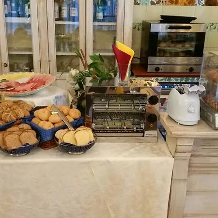 Hotel Caroline Brusimpiano