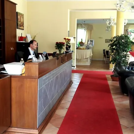 Hotel Caroline Brusimpiano