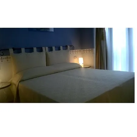 Hotel Caroline Ξενοδοχείο Brusimpiano