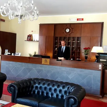Ξενοδοχείο Hotel Caroline 4*