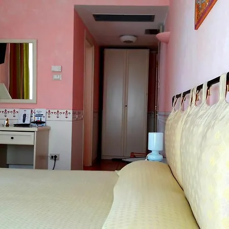 Hotel Caroline 4* Brusimpiano