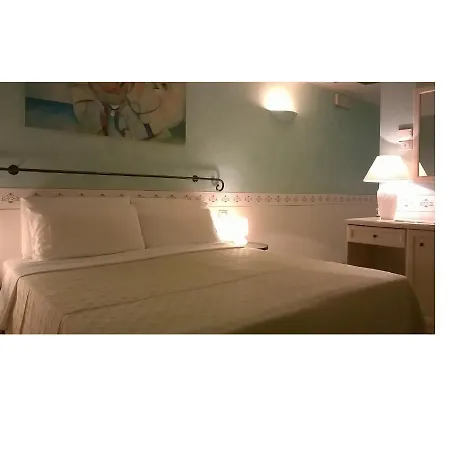 Hotel Caroline Ξενοδοχείο 4*