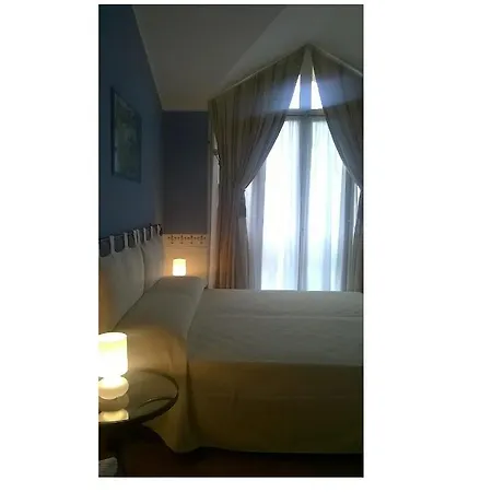 Hotel Caroline Brusimpiano