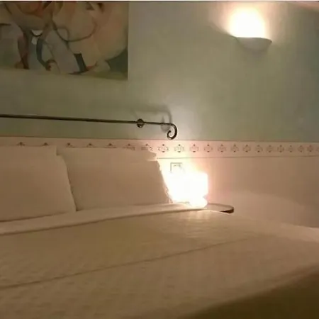 Hotel Caroline Brusimpiano